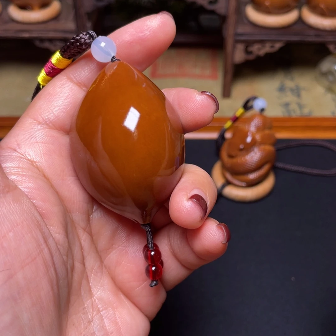 橄榄核吊坠一线天35穿配