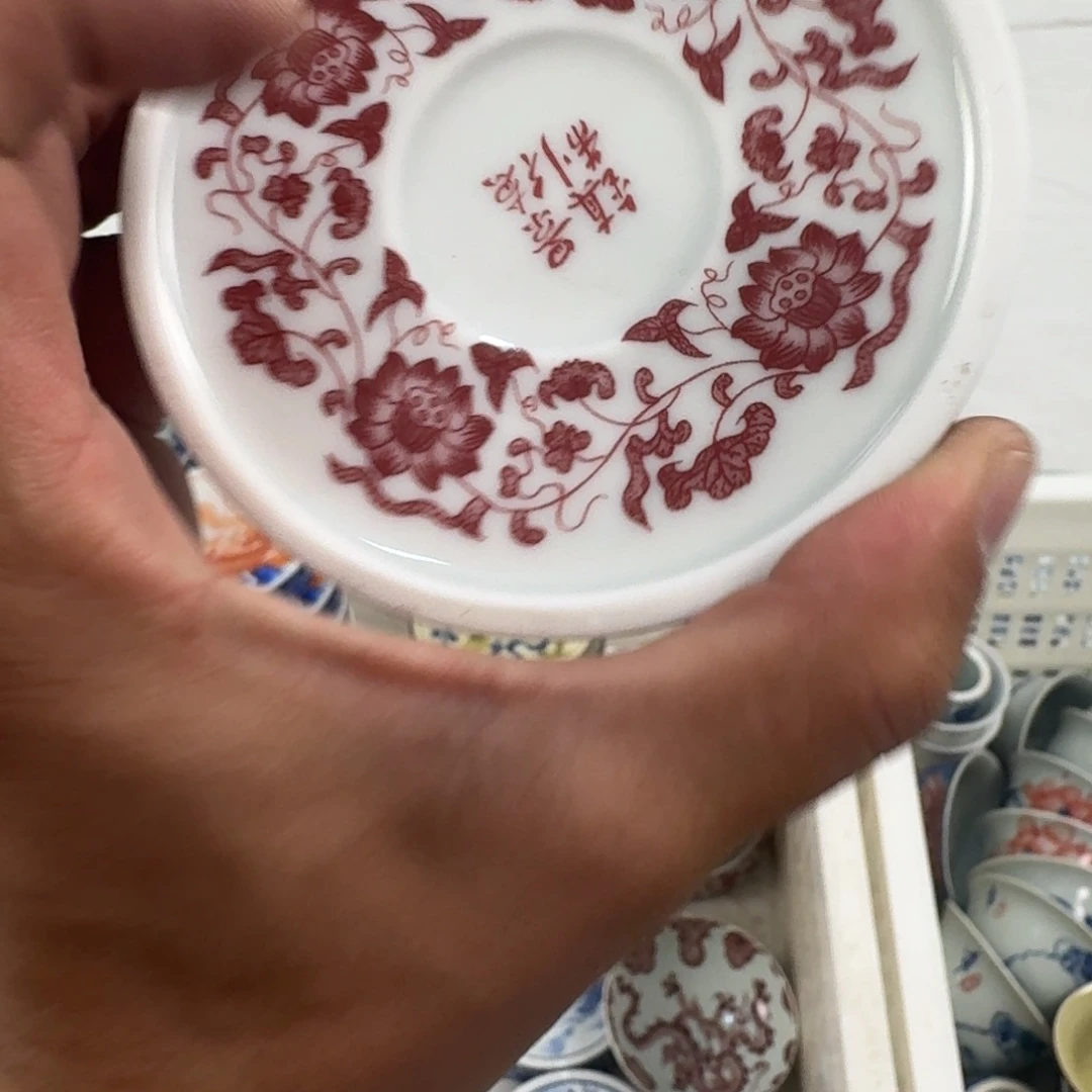 摆件釉里红缠枝莲盖置