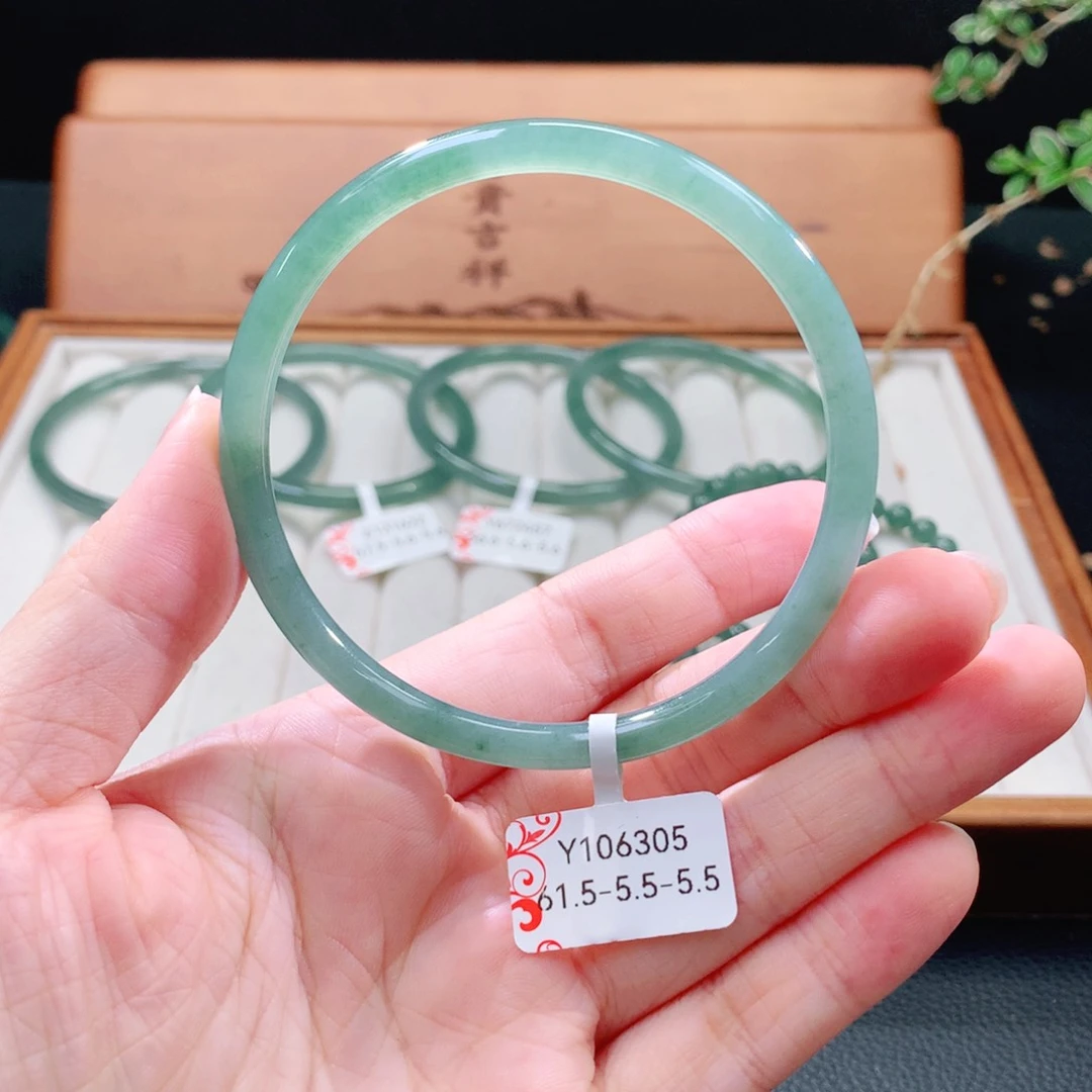 翡翠手镯（圆镯）未镶嵌