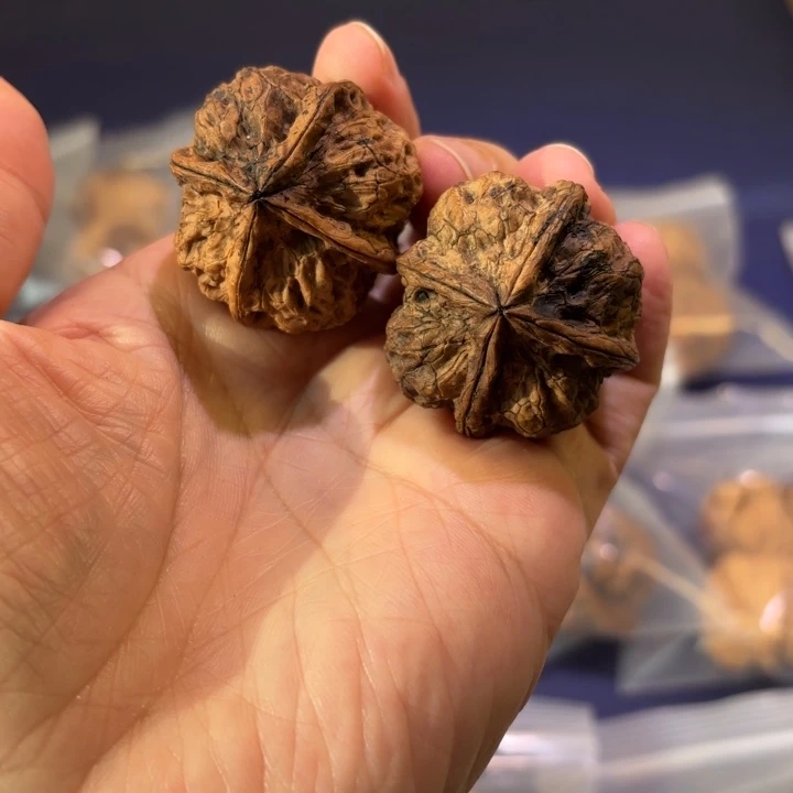 吊坠文玩核桃飘雪四棱