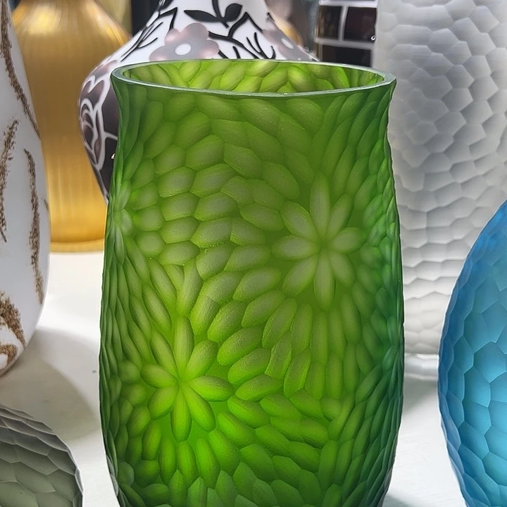 绿色磨刻花瓶花器高33口14