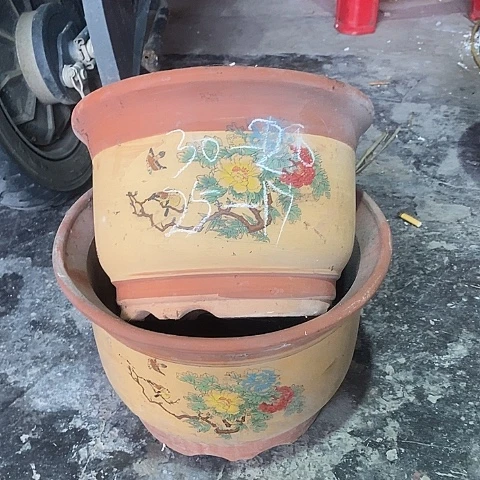 中国宜兴紫砂花盆