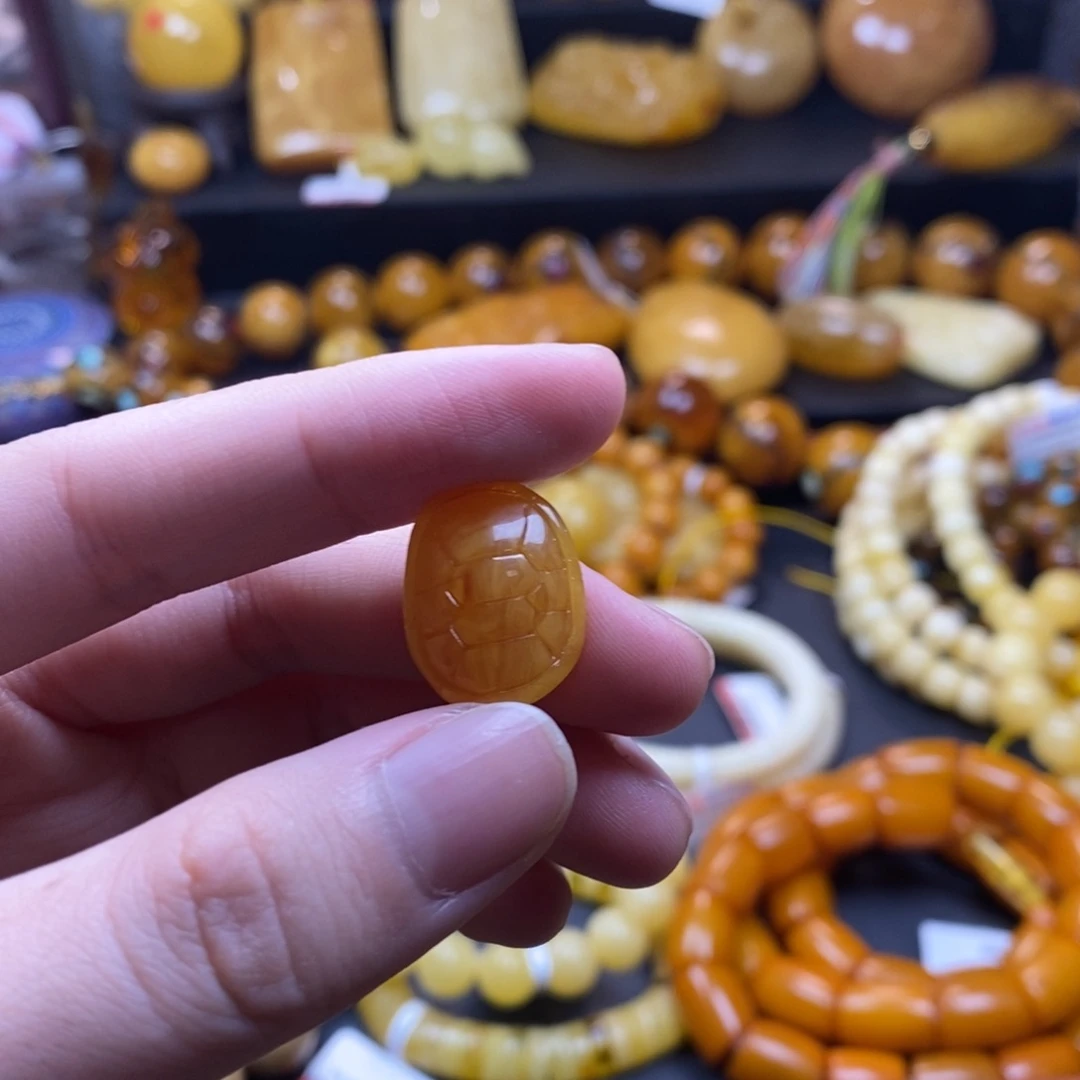 未镶嵌琥珀珠宝奇石
