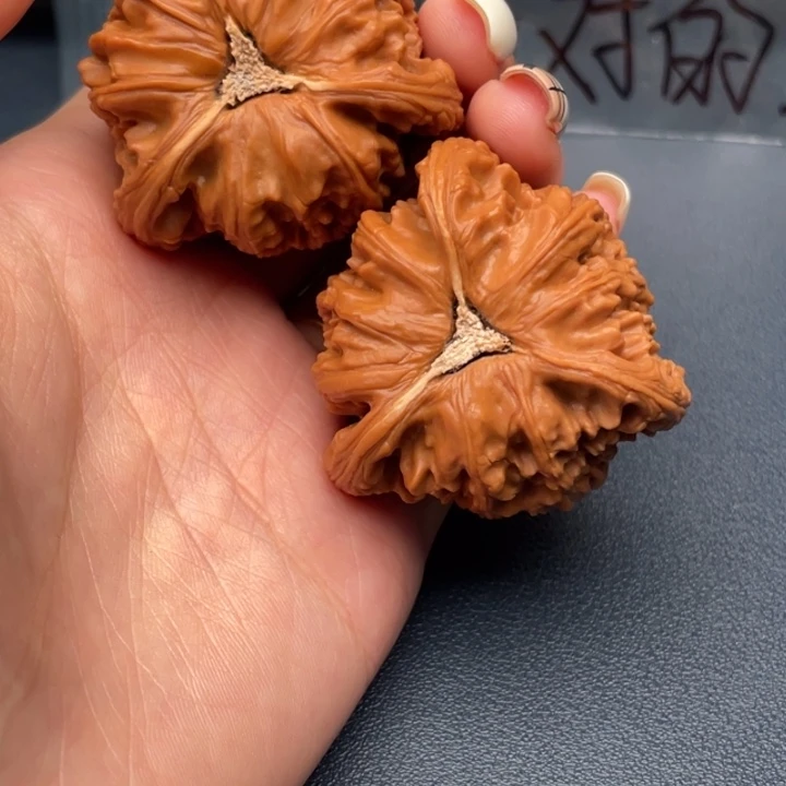 *****文玩核桃吊坠白狮子