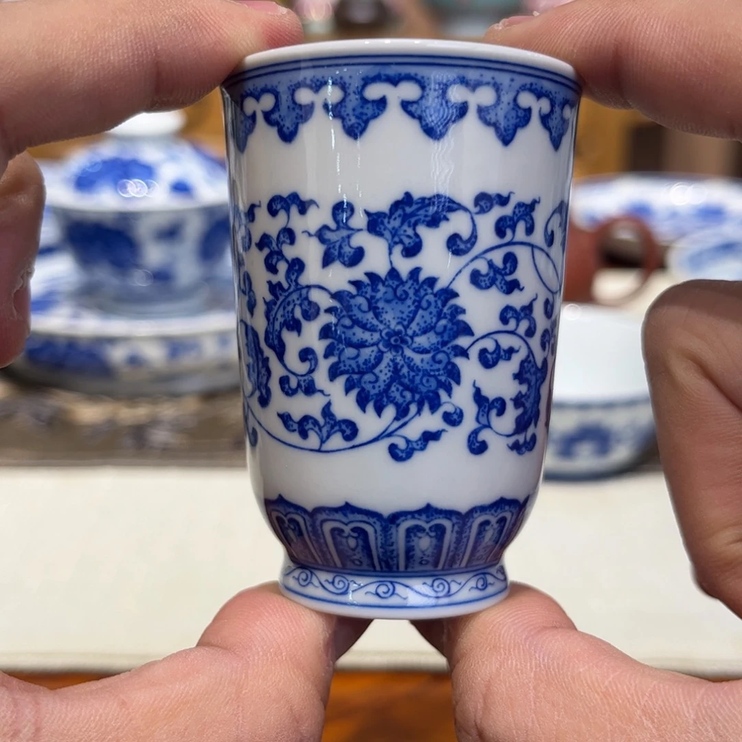 青花缠枝莲闻香杯