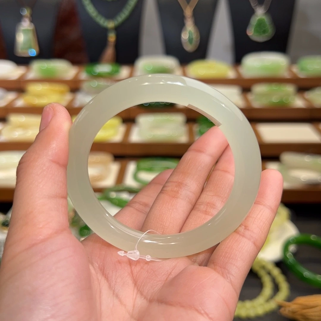 和田玉手镯未镶嵌高冰白晴水55