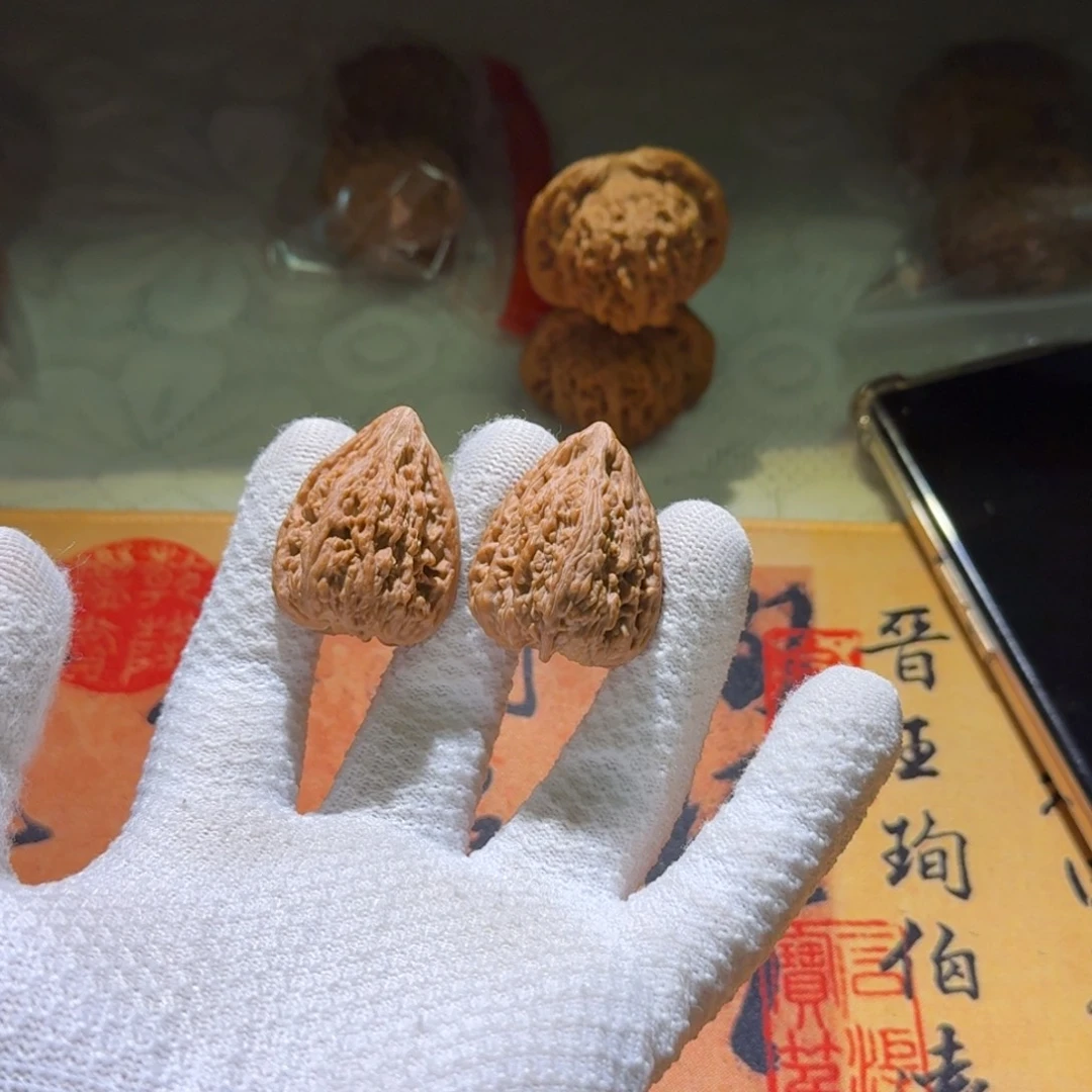 侯***哈文玩核桃吊坠30.5南疆石