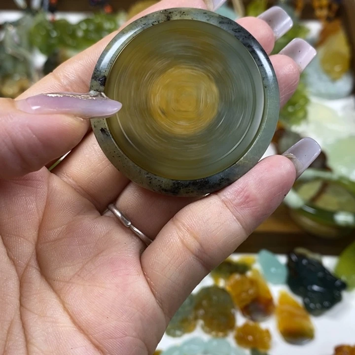 蛇纹石玉未镶嵌吊坠