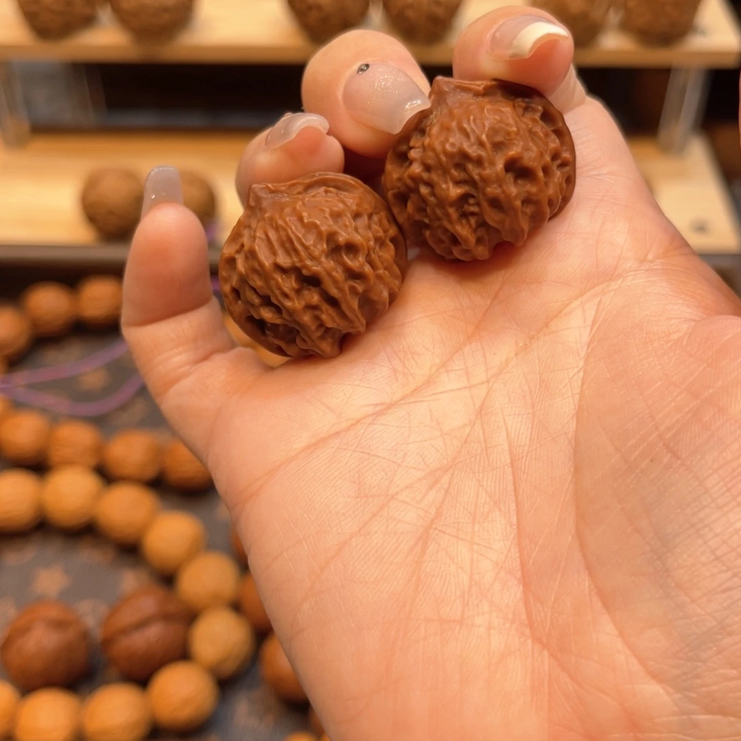 文玩核桃把件柳枝纹小八棱