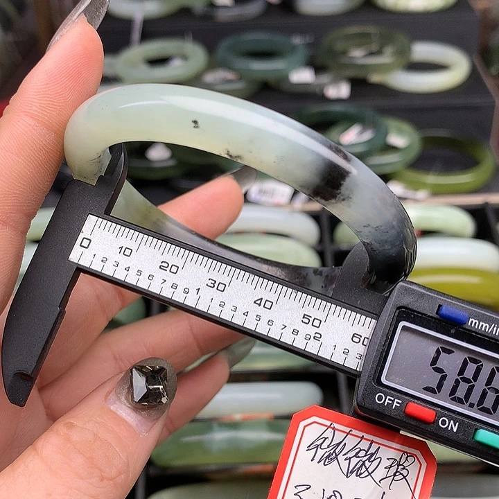 蛇纹石玉手镯未镶嵌595