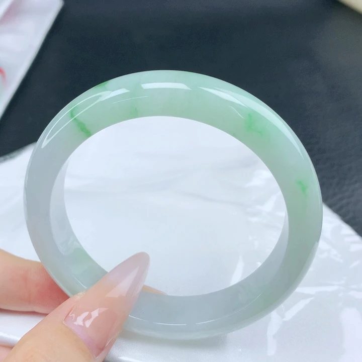 翡翠手镯未镶嵌57-58圈口