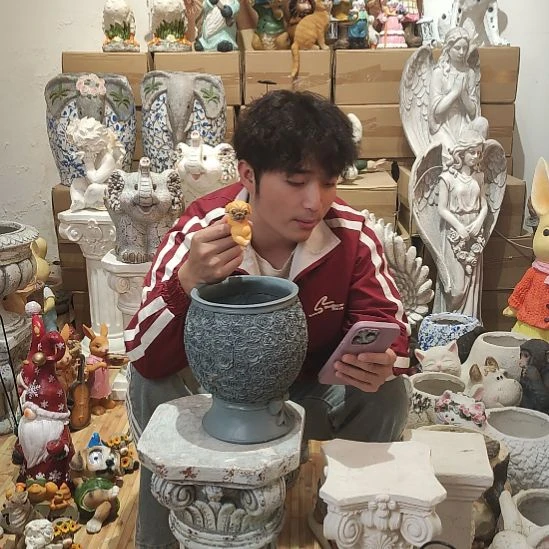 合成树脂盆挂小狗两个
