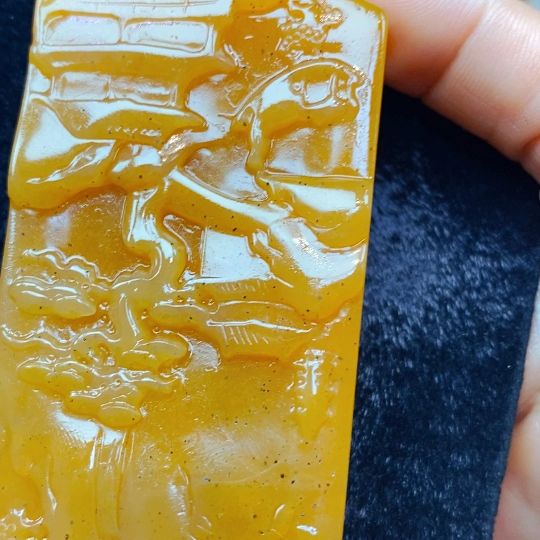 未镶嵌石英质玉（黄龙玉）颈饰