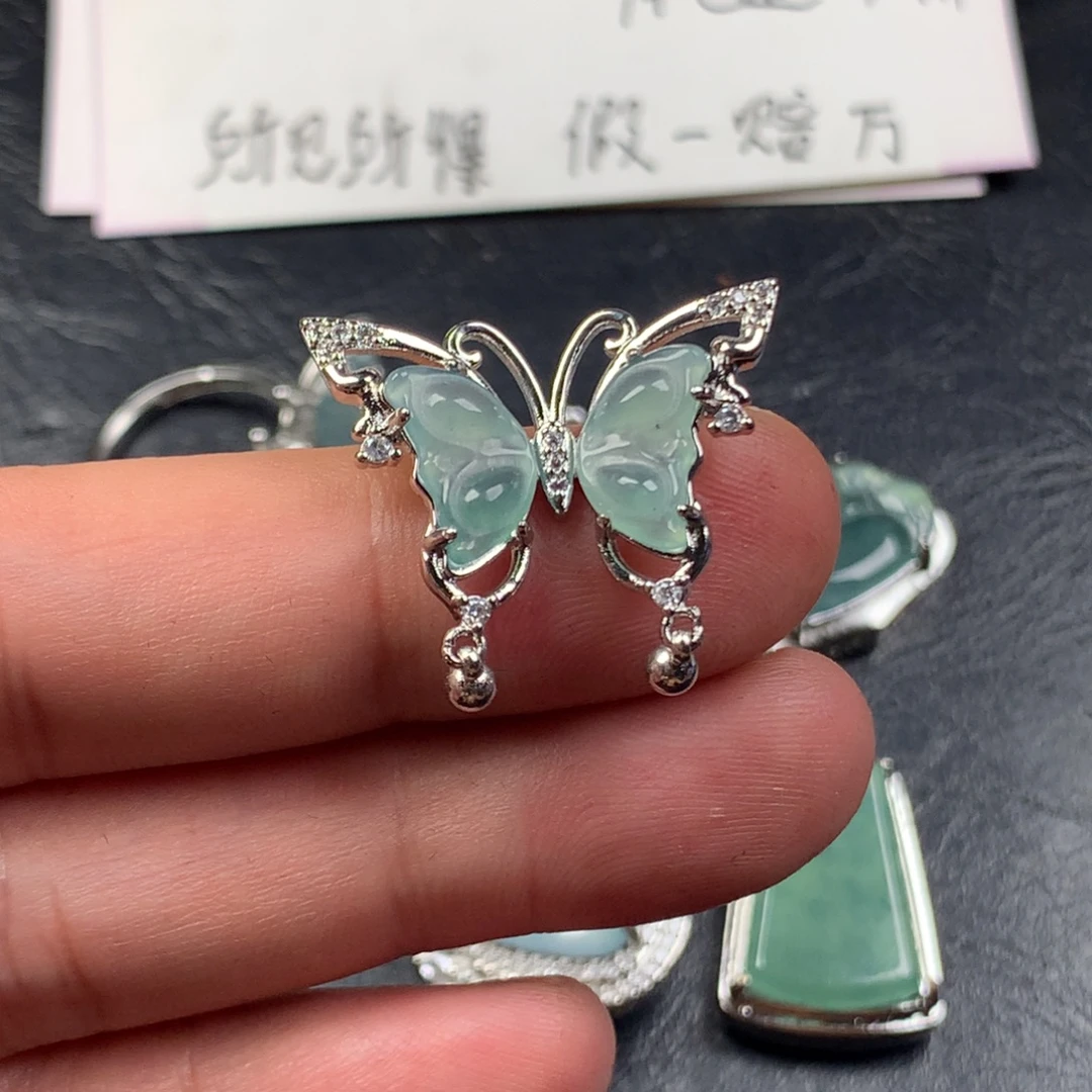 颈饰未镶嵌翡翠蝴蝶