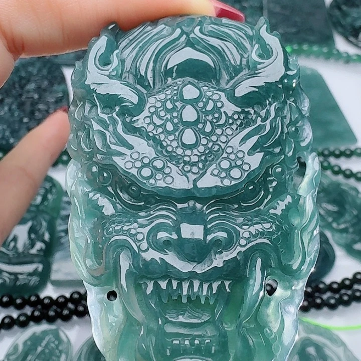 翡翠未镶嵌颈饰多样性发其一