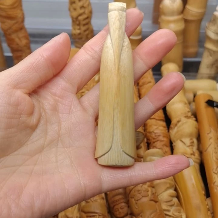 ：***：竹红皮料子浮翁仲