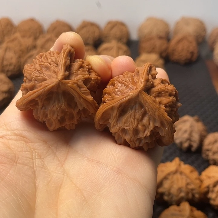 文玩核桃把件38正盘山081