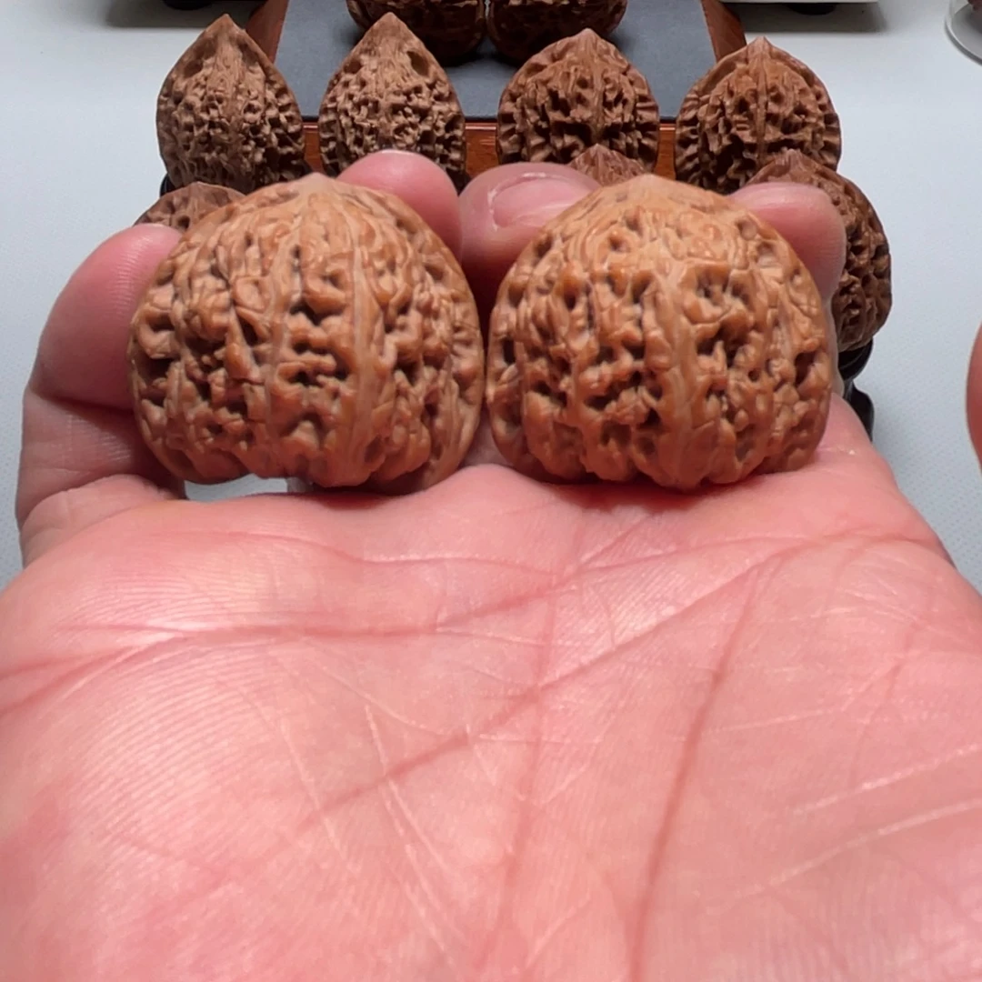 吊坠文玩核桃红宝石37