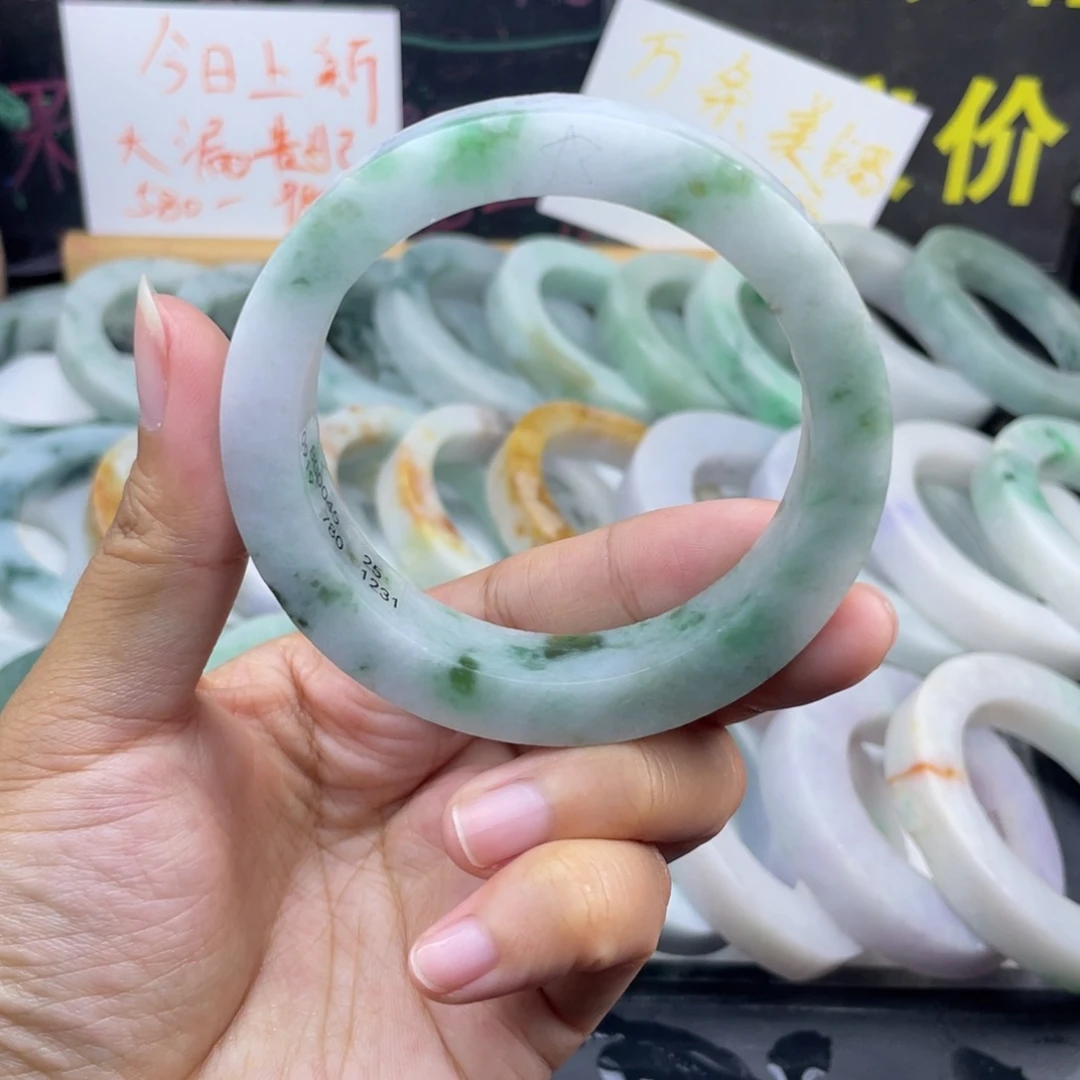 定制翡翠未镶嵌翡翠手镯