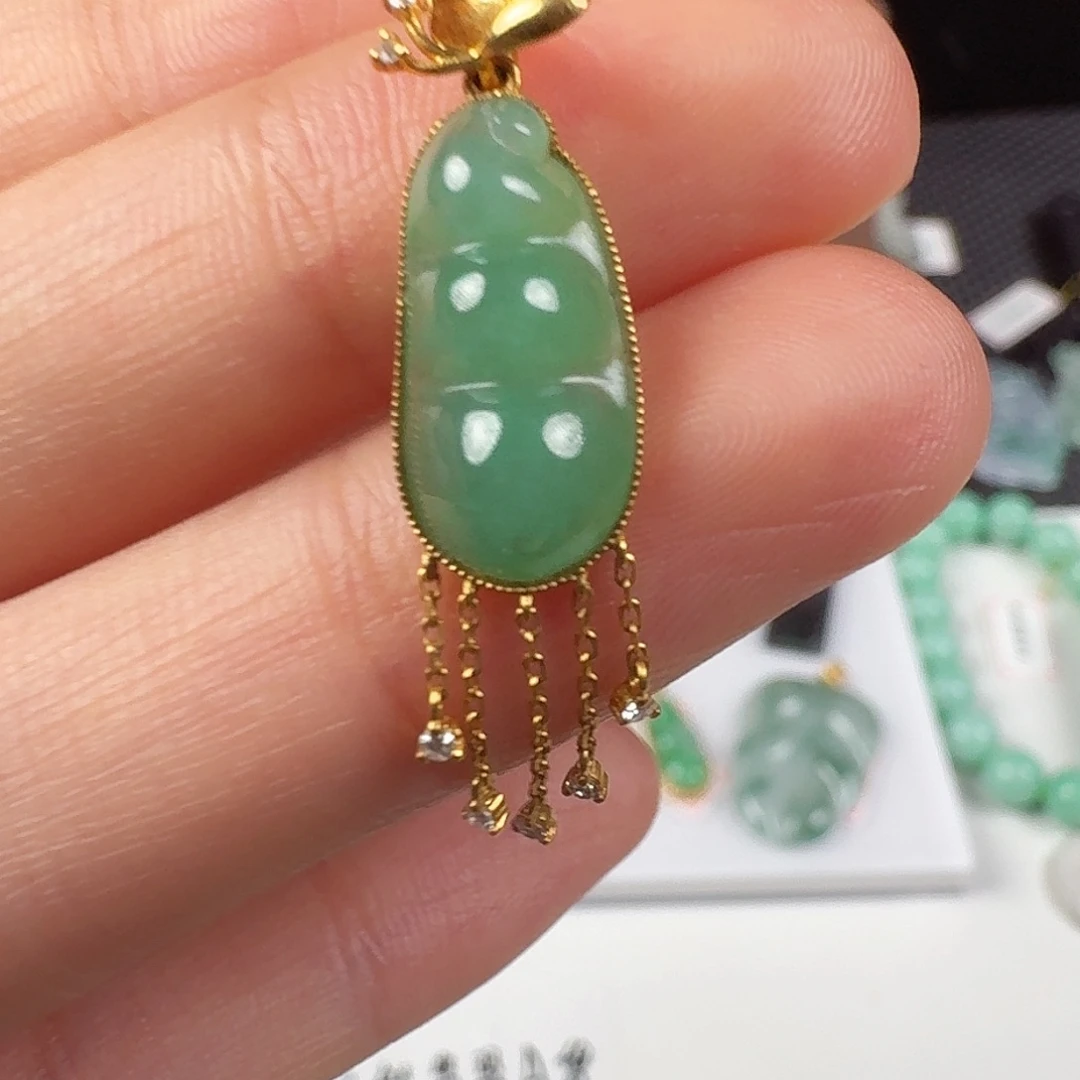 翡翠18K金镶嵌颈饰