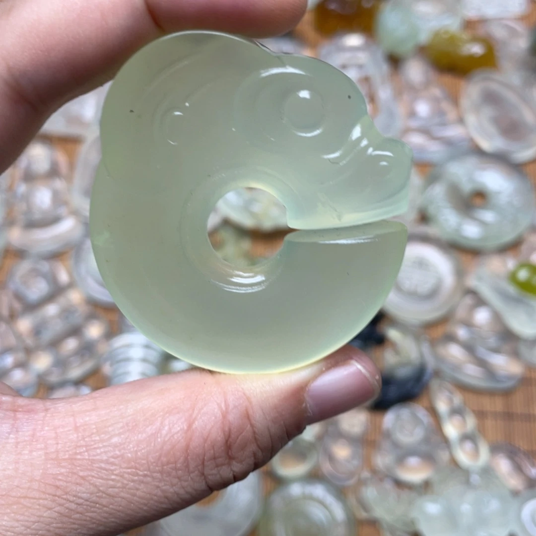 未镶嵌蛇纹石玉颈饰B**.