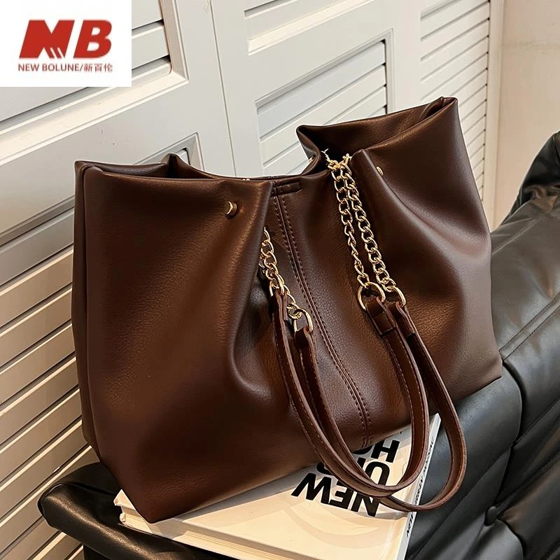 新百伦【奥莱撤柜】今年流行包包女大容量2025新款时尚链条单肩包褶