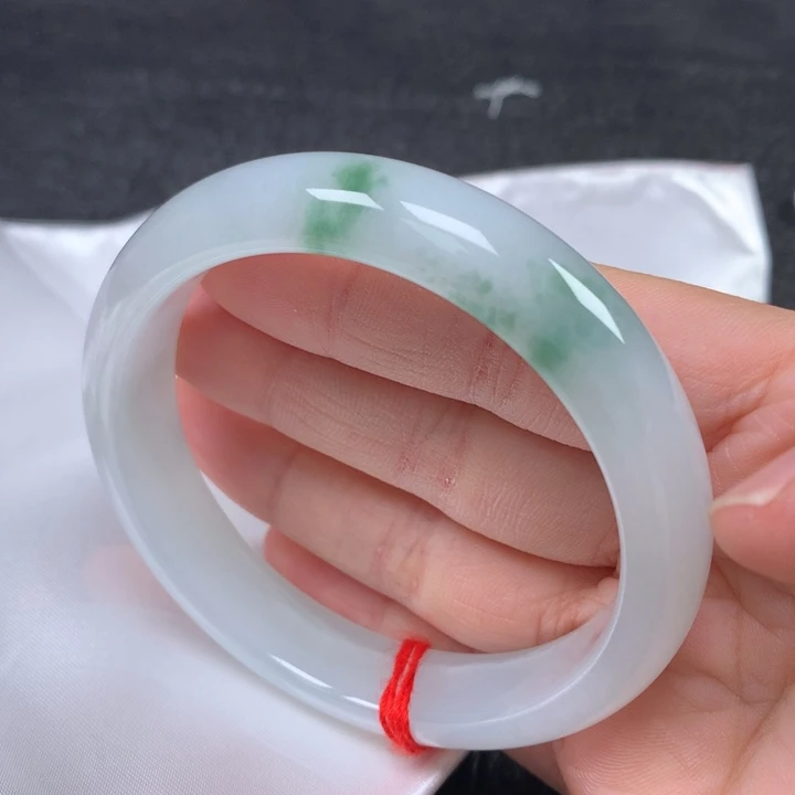 翡翠未镶嵌手镯