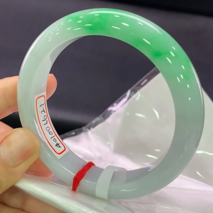 翡翠未镶嵌手镯正圈56