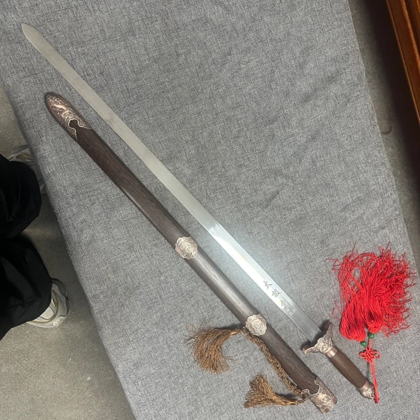 龙泉昊天宝剑一体刀剑不锈钢花梨木太极剑刀具防身冷兵器未开刃