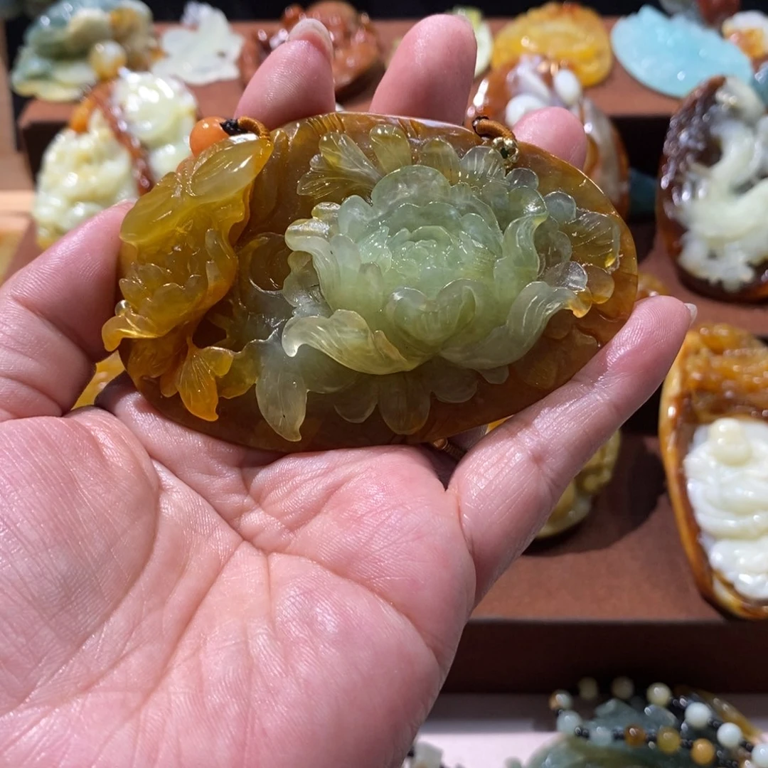 蛇纹石玉未镶嵌颈饰拾****石