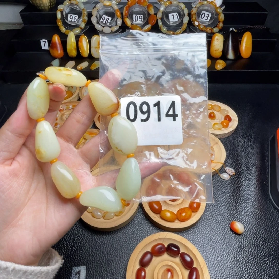 和田玉未镶嵌手串
