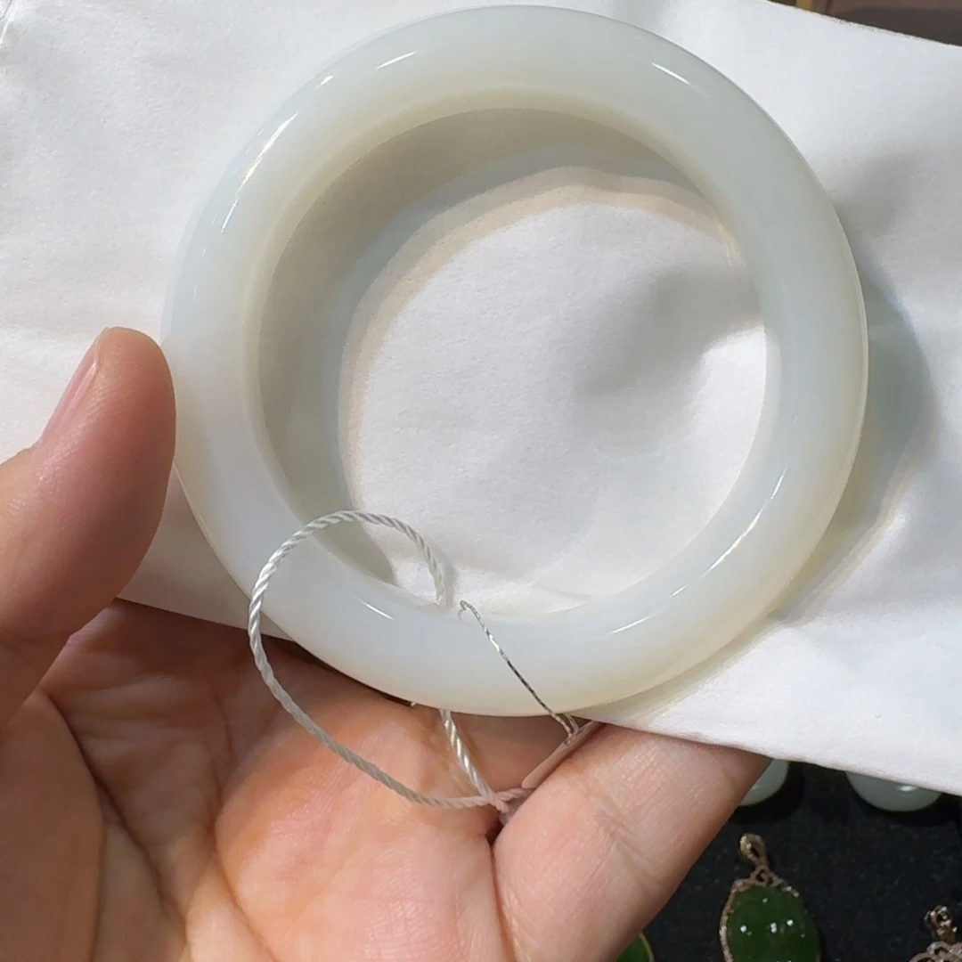 和田玉未镶嵌手镯