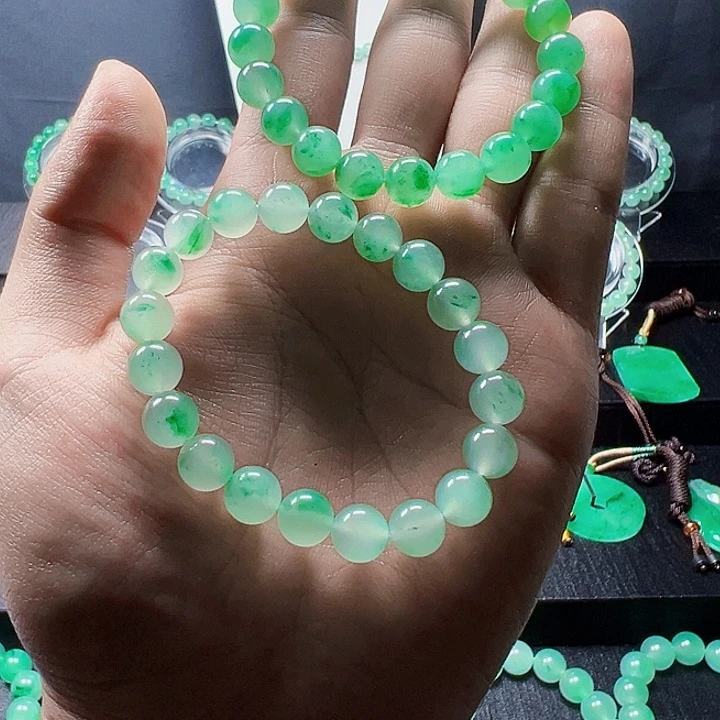 石英质玉戒指未镶嵌?