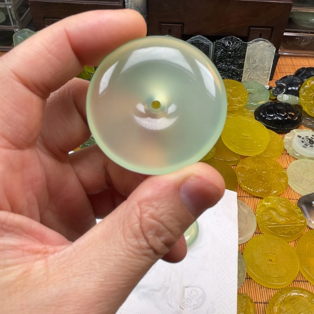 敏***尔蛇纹石玉未镶嵌颈饰