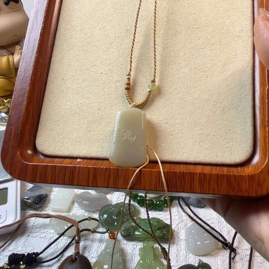 和田玉未镶嵌颈饰且末福字牌