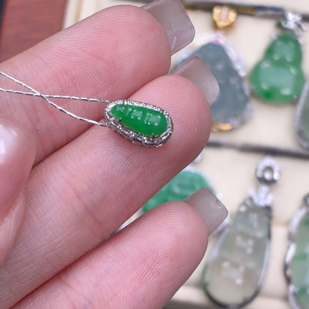 翡翠18K金镶嵌颈饰