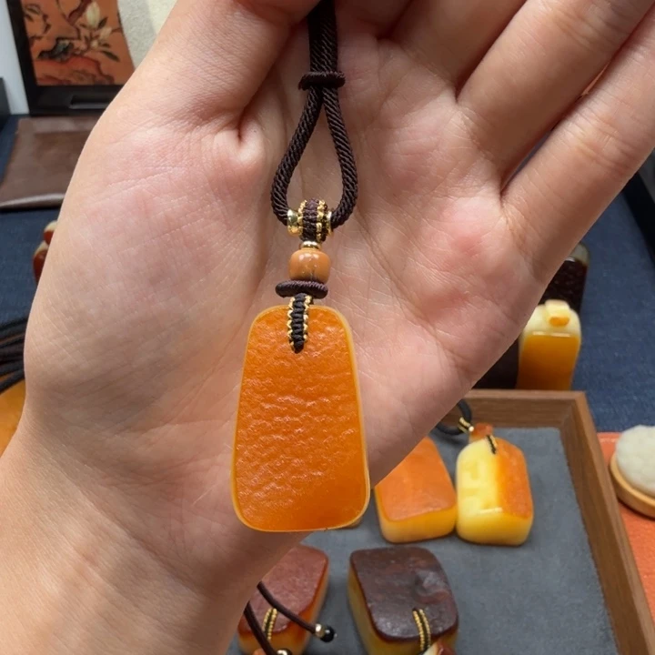 蜜蜡未镶嵌吊坠(赠链)