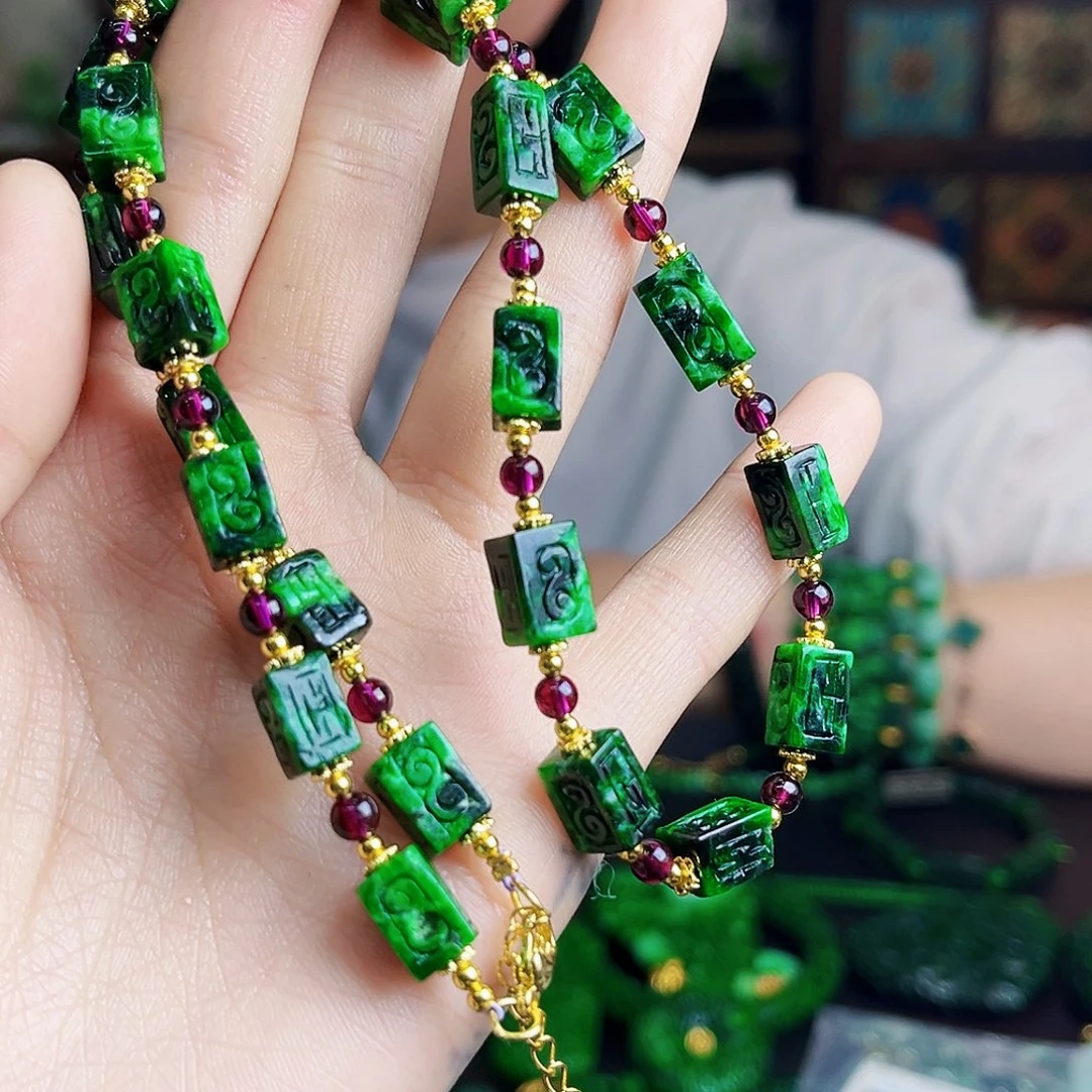 颈饰未镶嵌翡翠多样性