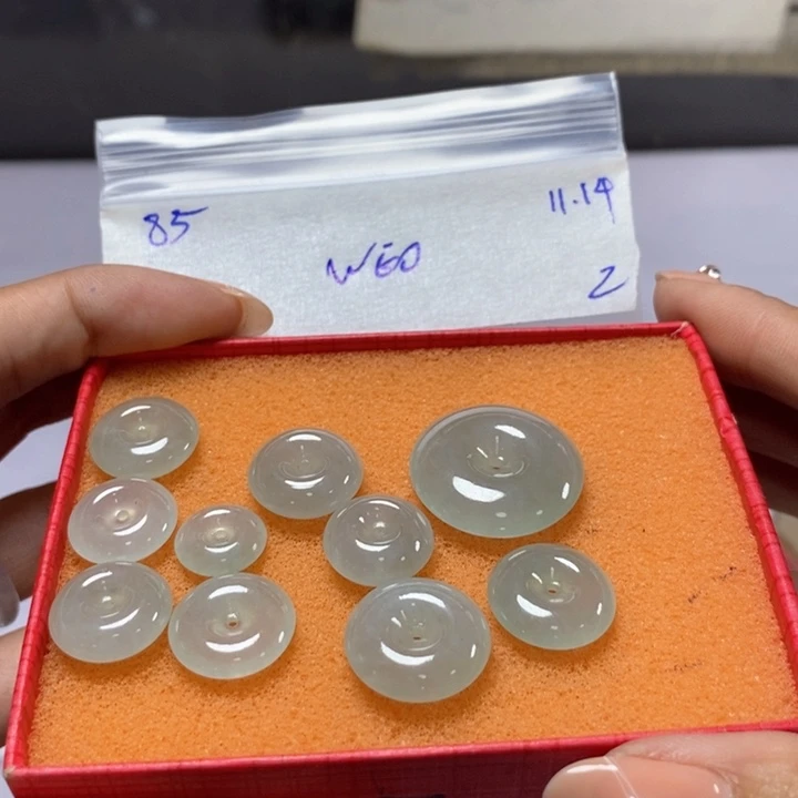 给***乐定制翡翠未镶嵌不退