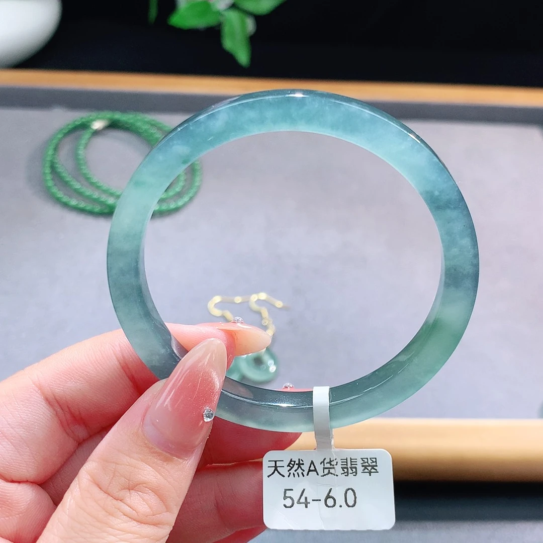 未镶嵌手镯（圆镯）翡翠