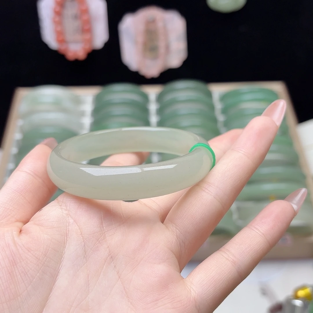 未镶嵌手镯石英质玉56