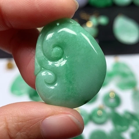 翡翠吊坠(不含链)18K金镶嵌