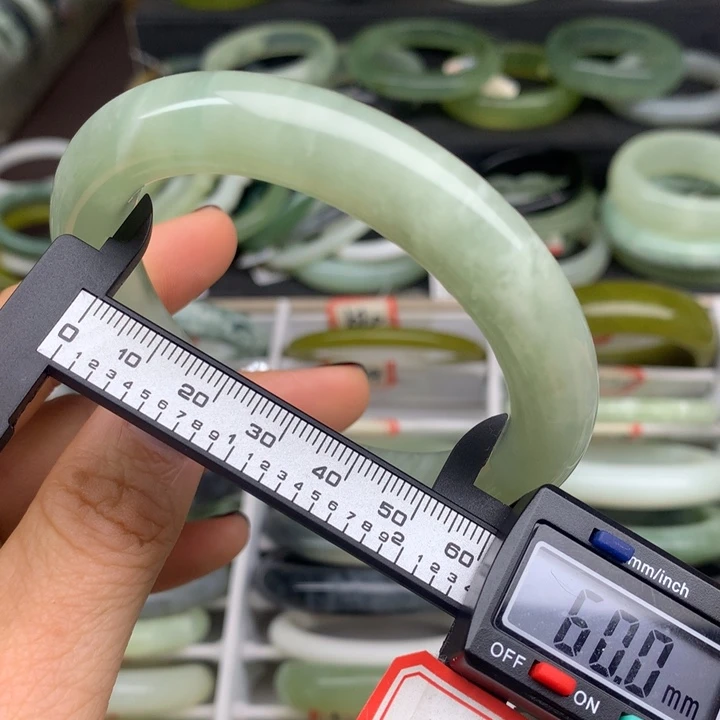 蛇纹石玉未镶嵌手镯1037