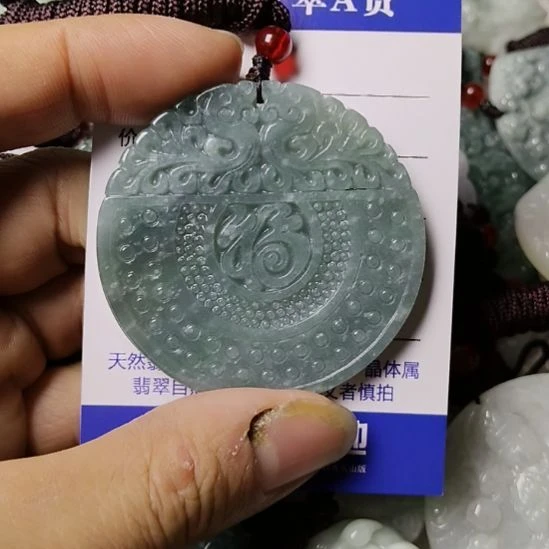 翡翠未镶嵌颈饰挂件