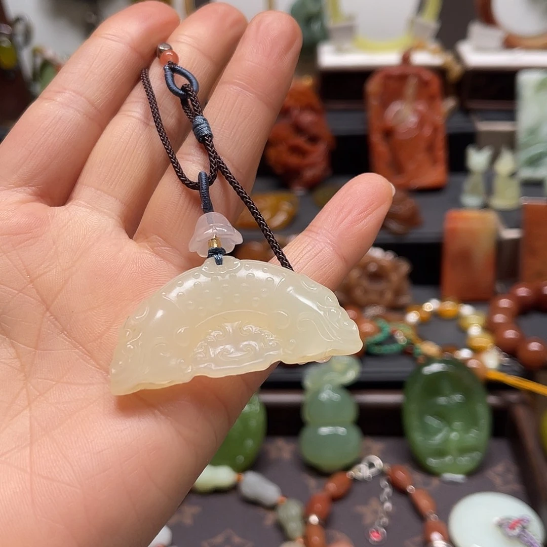 未镶嵌岫玉吊坠，