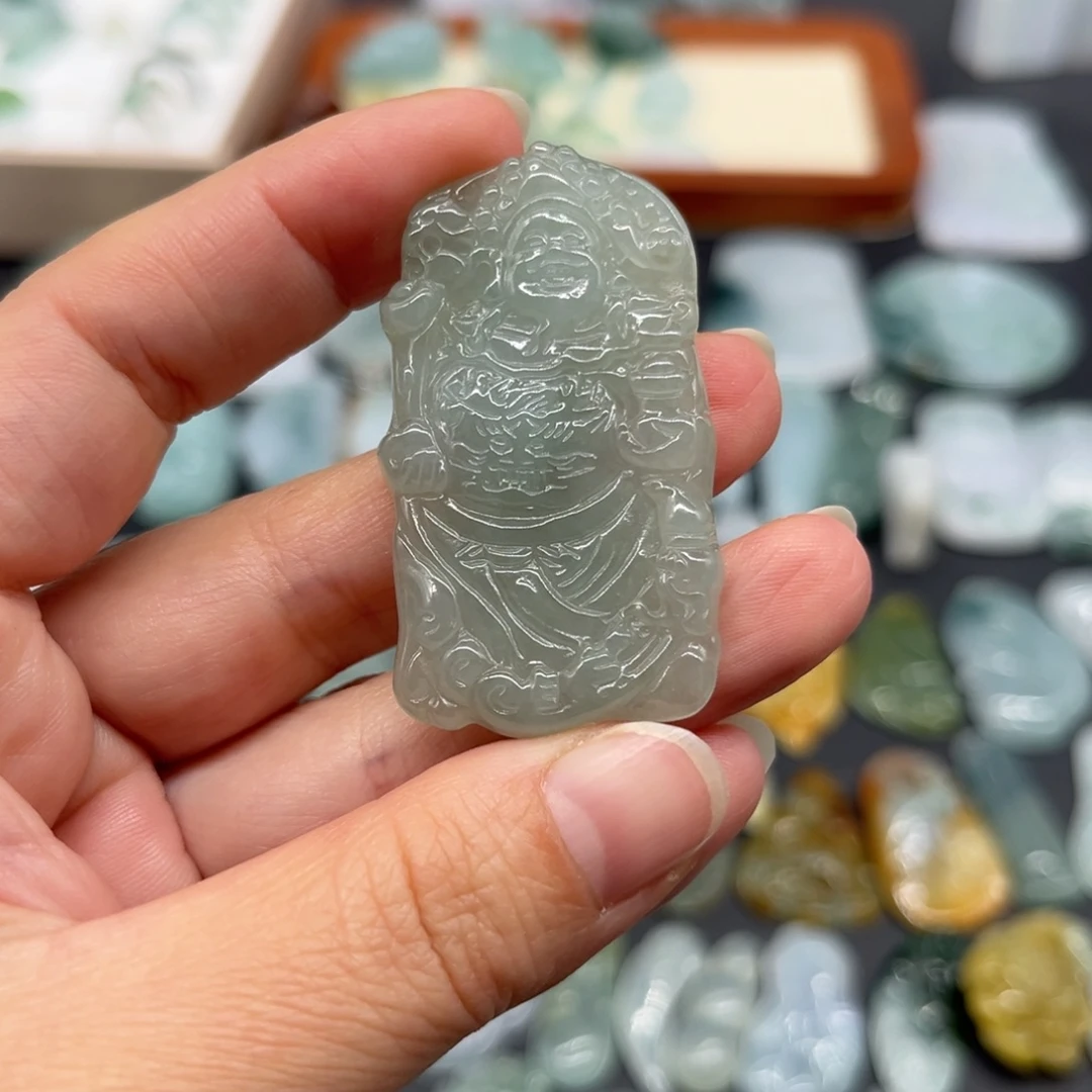 翡翠未镶嵌颈饰财神