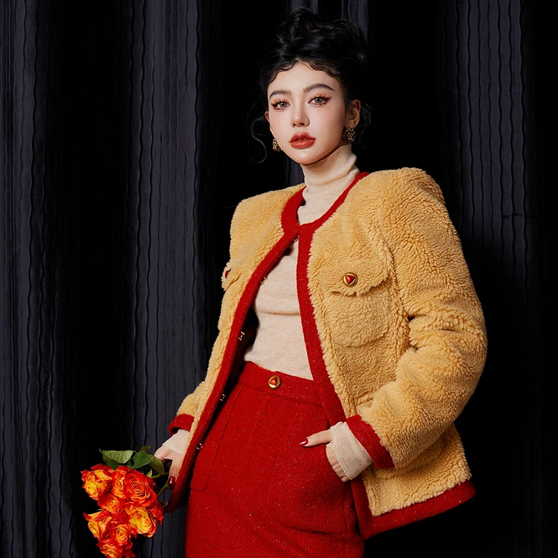 孙瑜儿 奶系美拉德 软糯环保毛皮草撞色外套复古红高腰半裙两件套