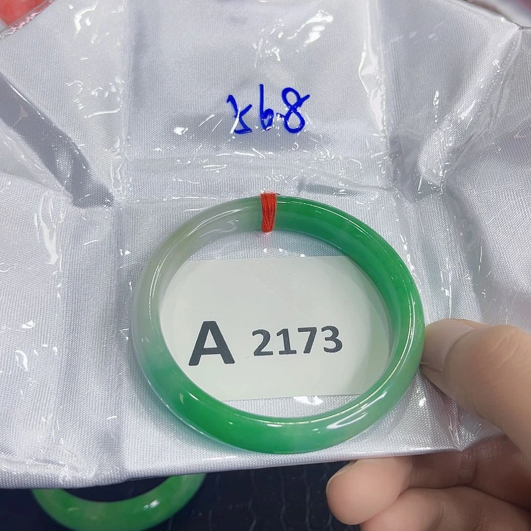 翡翠手镯未镶嵌手镯