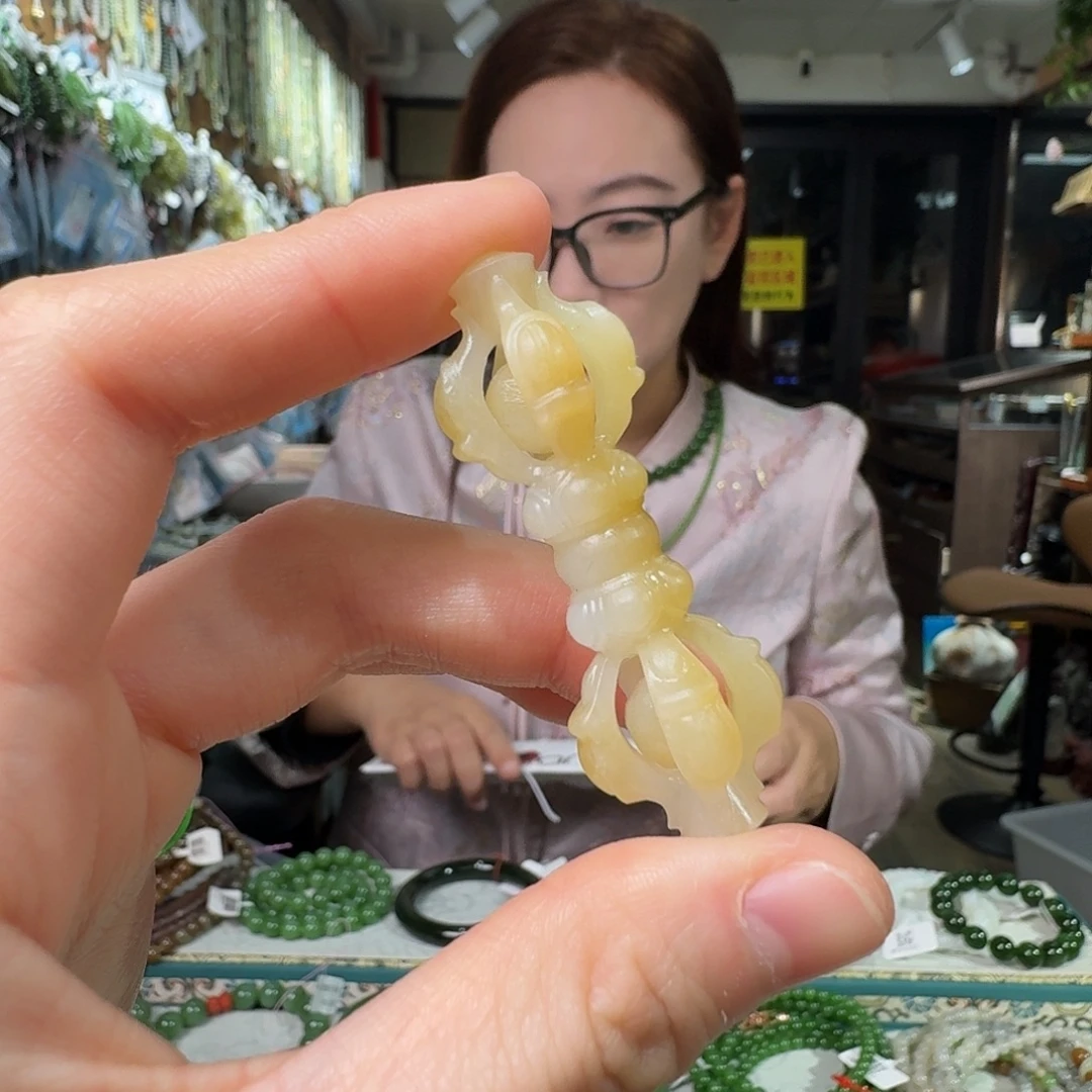 球***儿和田玉未镶嵌颈饰