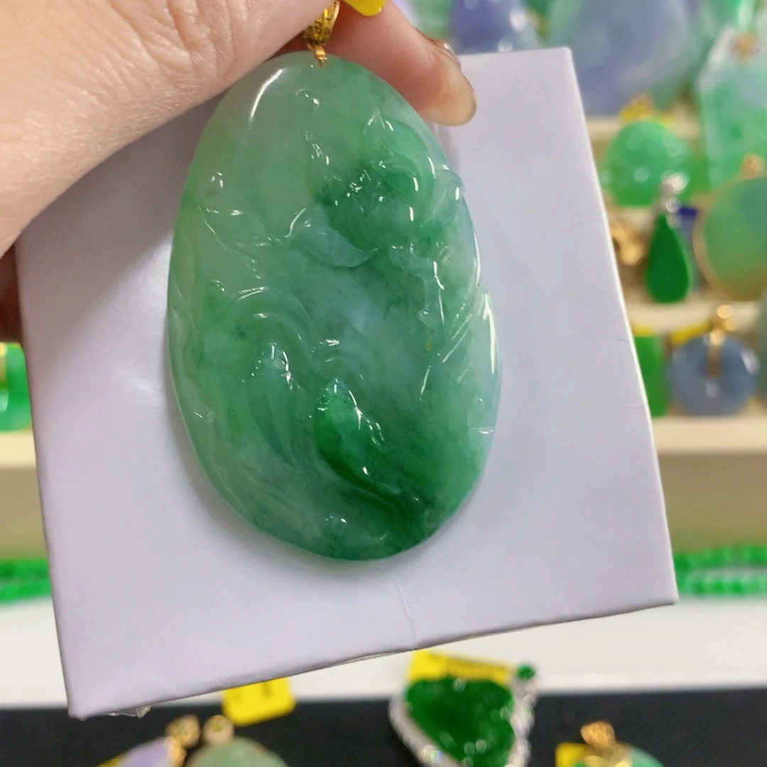 翡翠18K金镶嵌颈饰